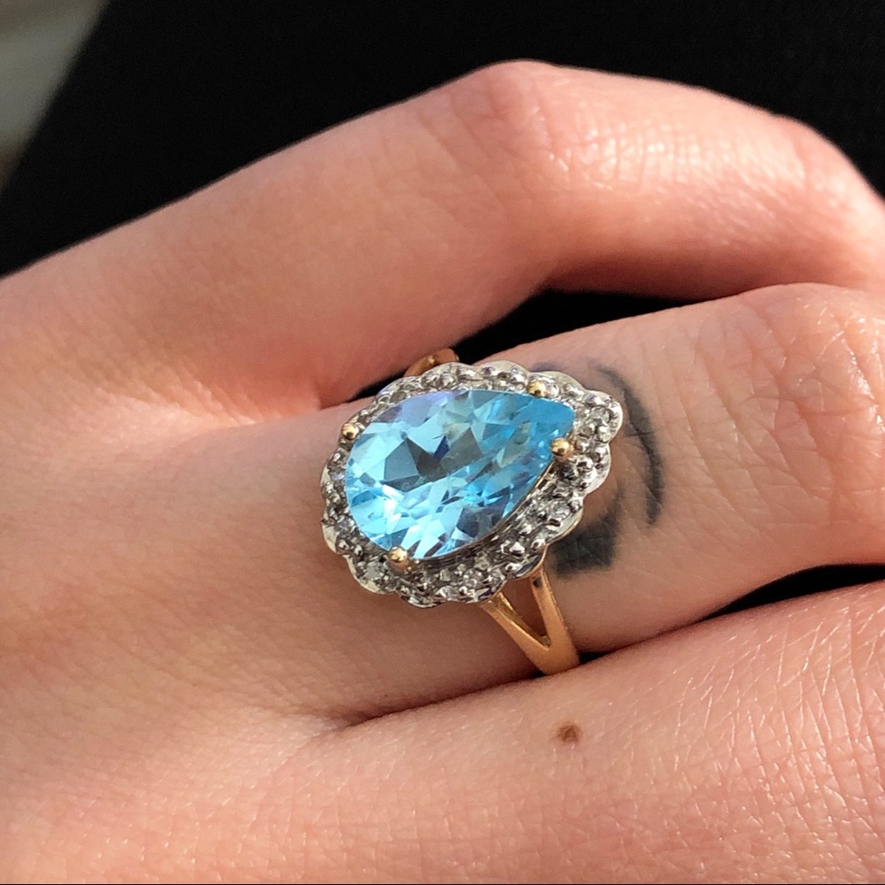 Genuine Blue Topaz 8 Diamonds .04 ct Gold Ring